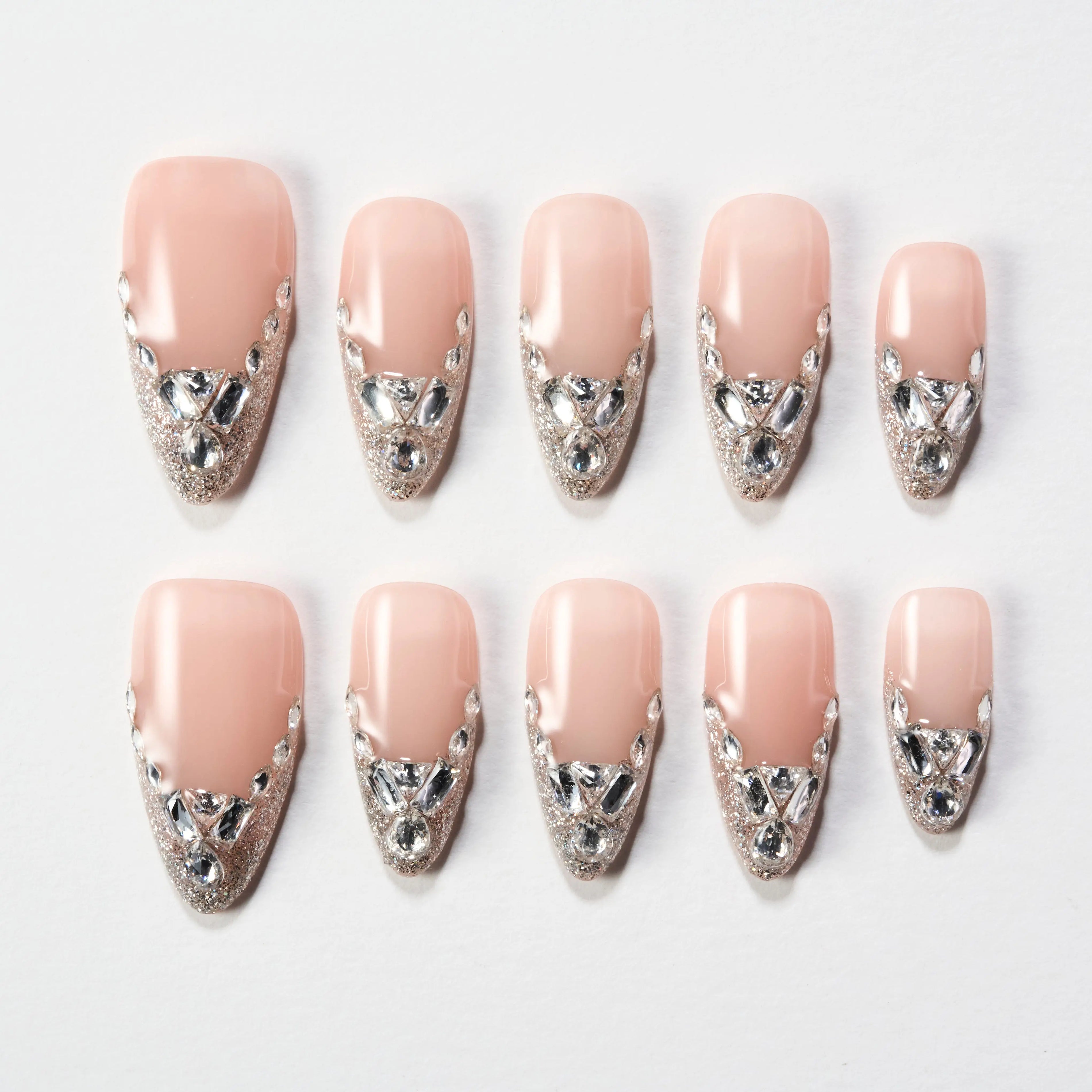 Glamorous Solitaire Emily’s Nail