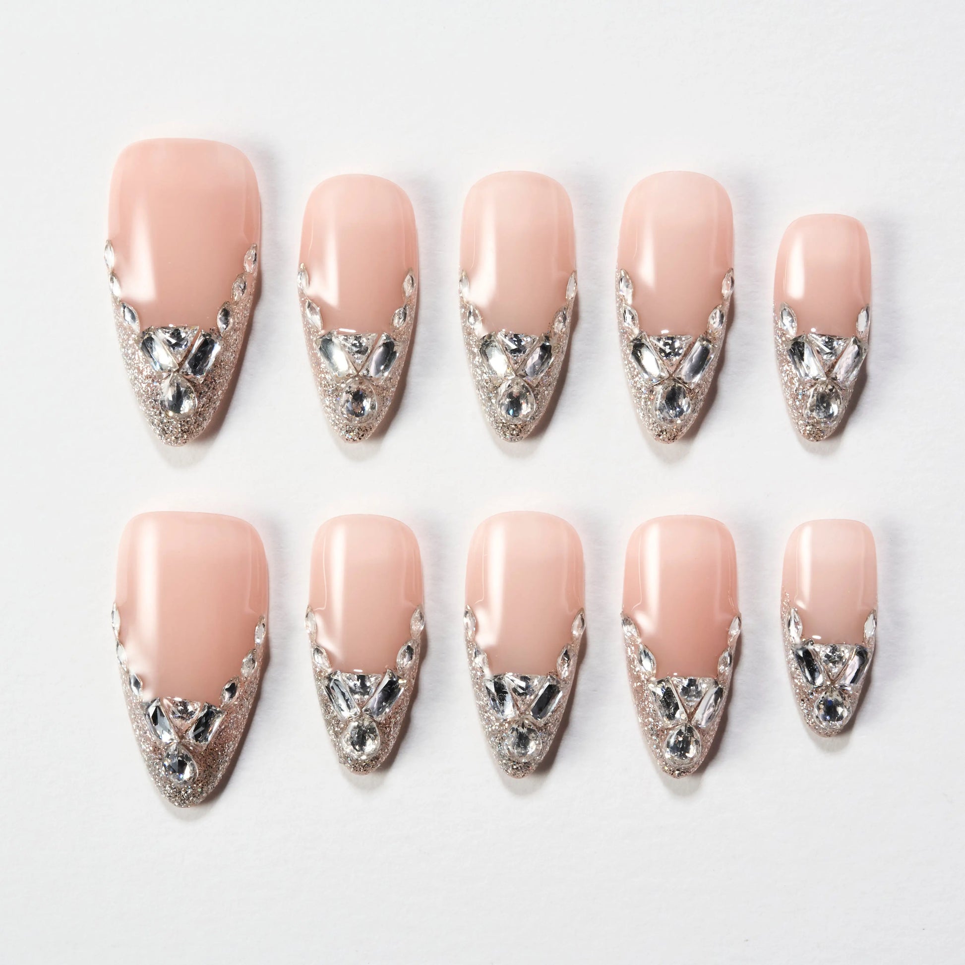 Glamorous Solitaire Emily’s Nail